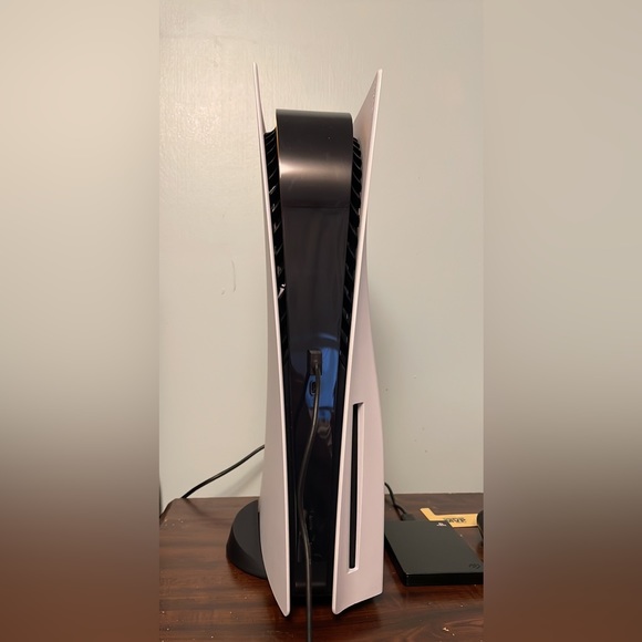 PlayStation 5 bundle one controller a 2tb storage drive and a headset - Picture 2 of 2